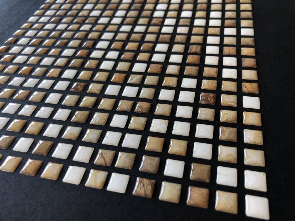 Realizzazione etichette resinate